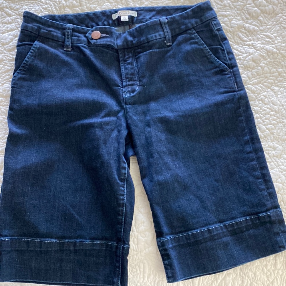 Blue denim Bermuda shorts. Cabi